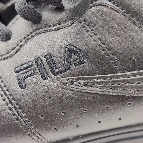 Fila Black Sneakers Sz 11 Sleek Minimalist Design Working Comfort Shoes - Picture 6 of 11